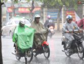 Người Sài Gòn được giải nhiệt sau cơn mưa lớn dịp nghỉ lễ